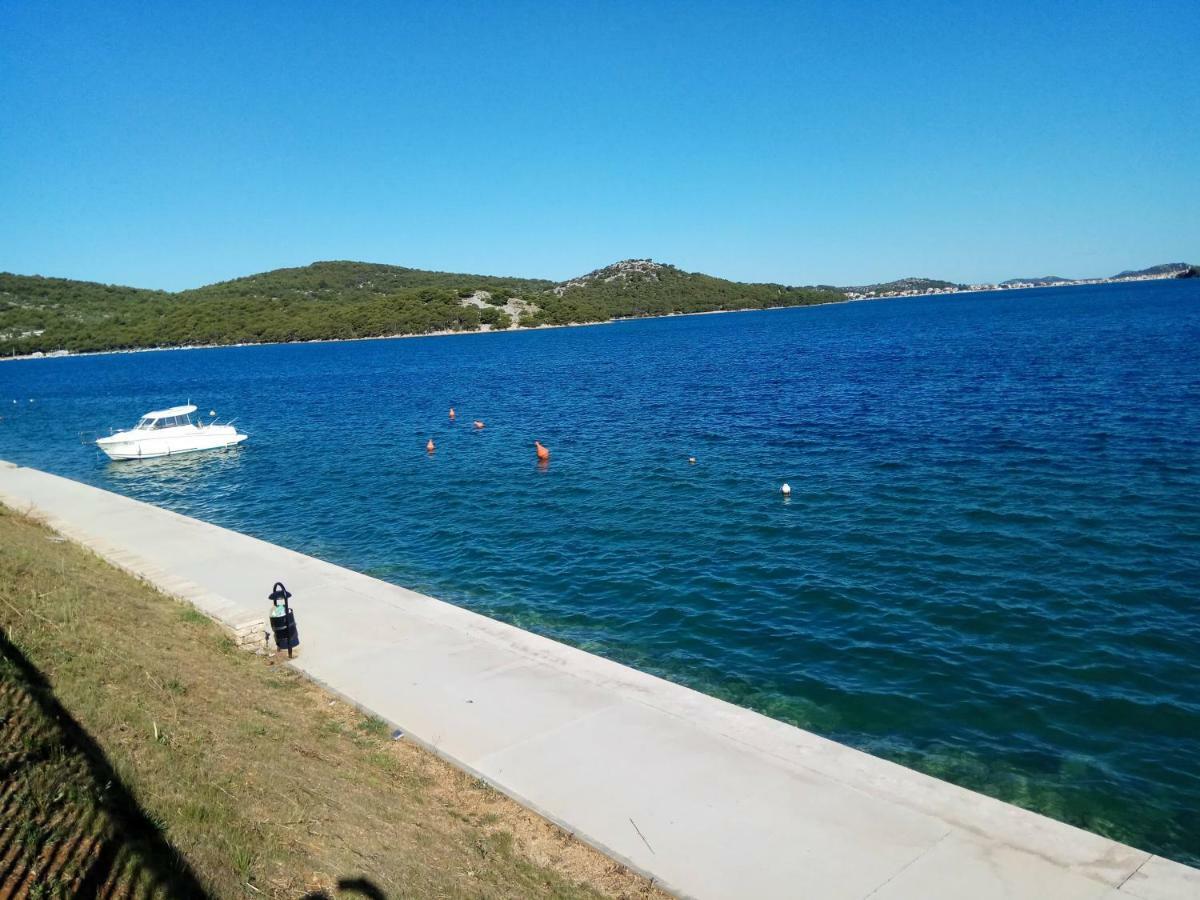 Apartman Slava Tisno Luaran gambar