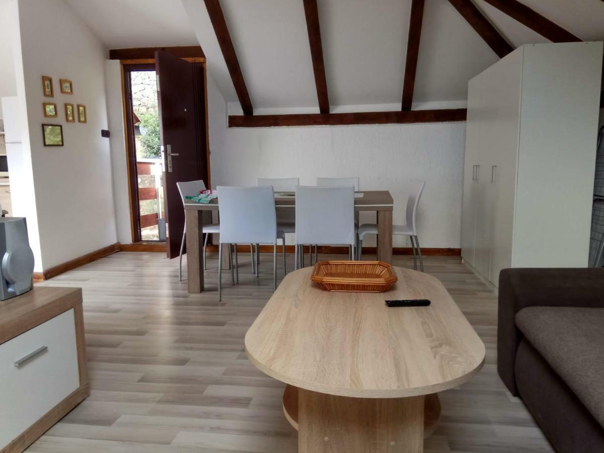 Apartman Slava Tisno Luaran gambar