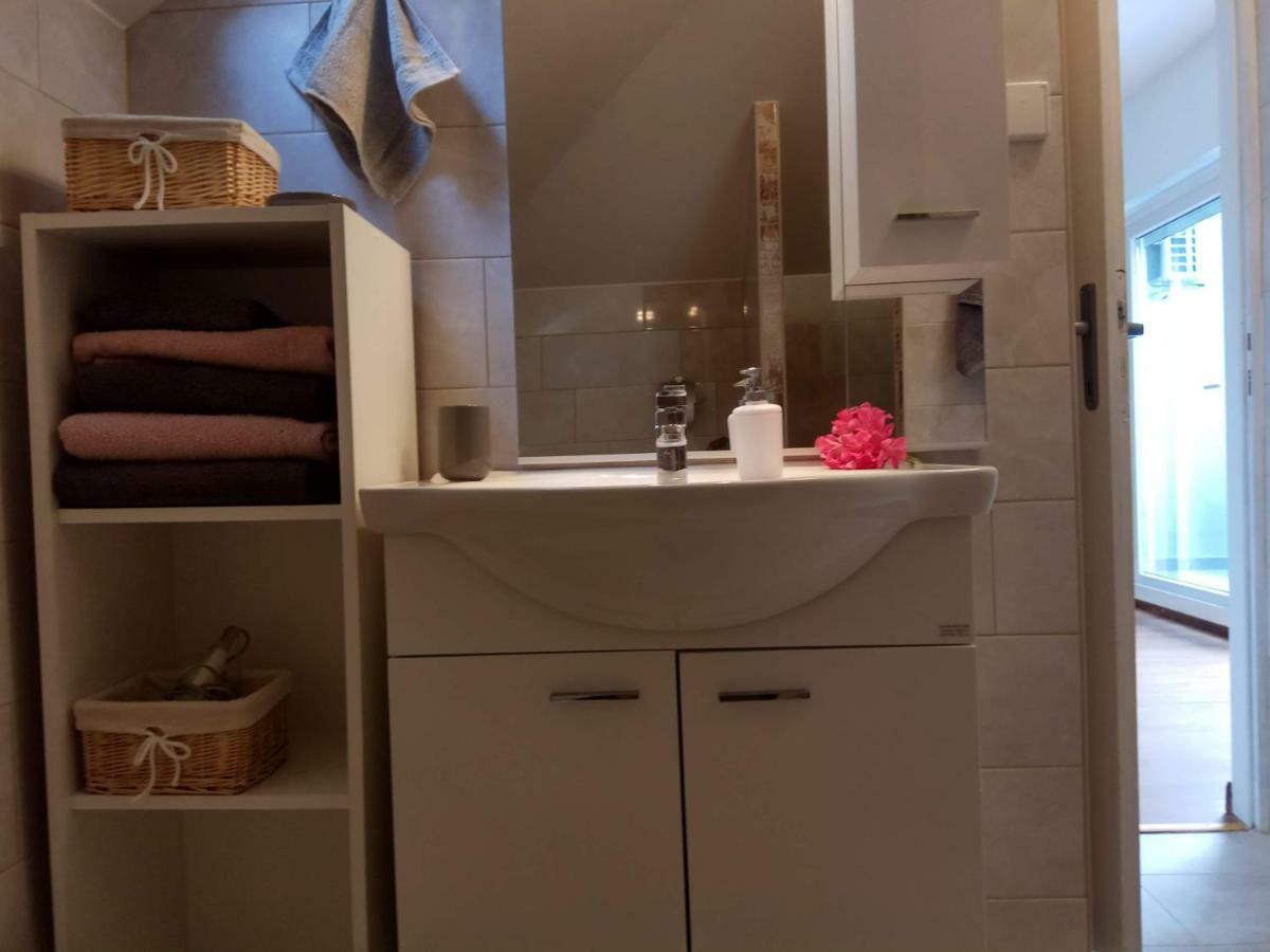 Apartman Slava Tisno Luaran gambar